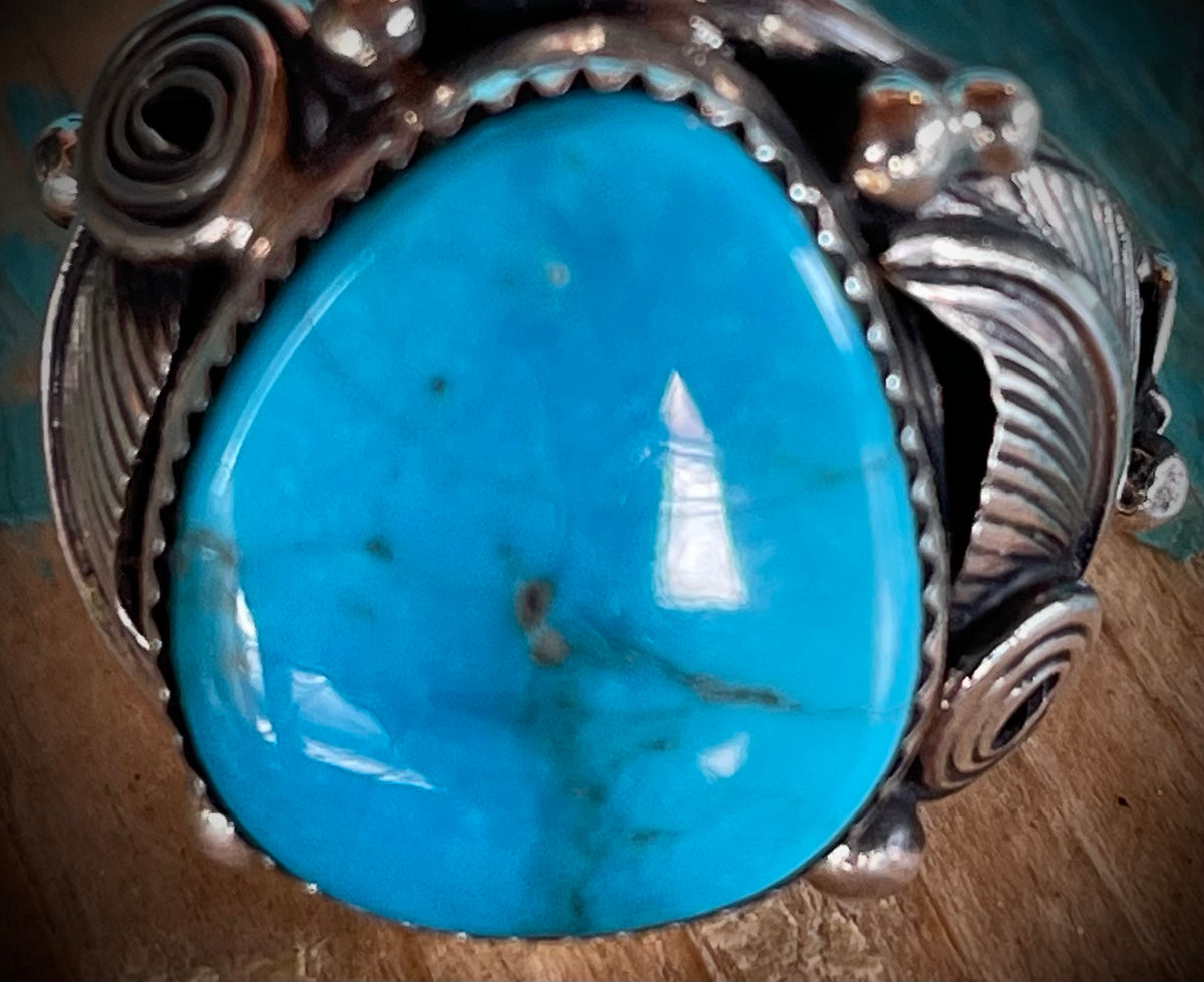 🔥CRAIG’S SMOKIN’ HOT STEAL🔥Sterling Silver Navajo Handmade Kingman Turquoise Ring - Size 14🔥