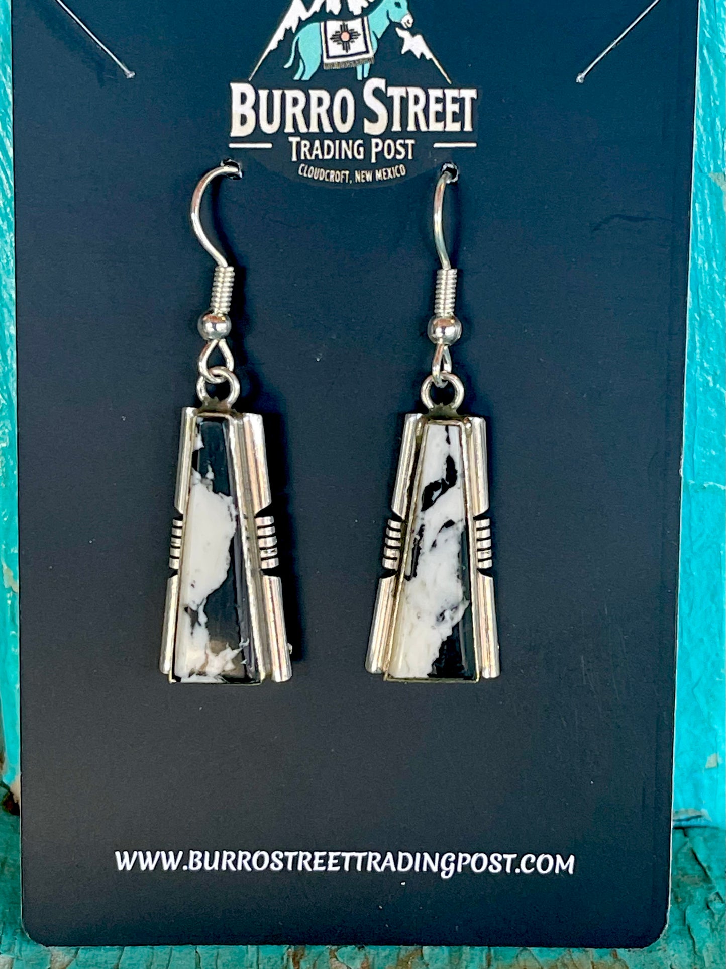 🔥CRAIGS SMOKIN’ HOT STEAL🔥 Sterling Silver Navajo Handmade White Buffalo French Hook Earrings🔥