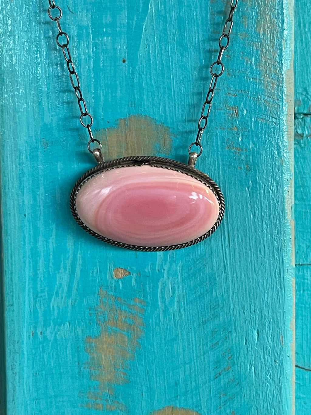 🔥CRAIGS SMOKIN’ HOT STEAL🔥Sterling Silver Navajo Handmade 20” Pink Conch Necklace🔥