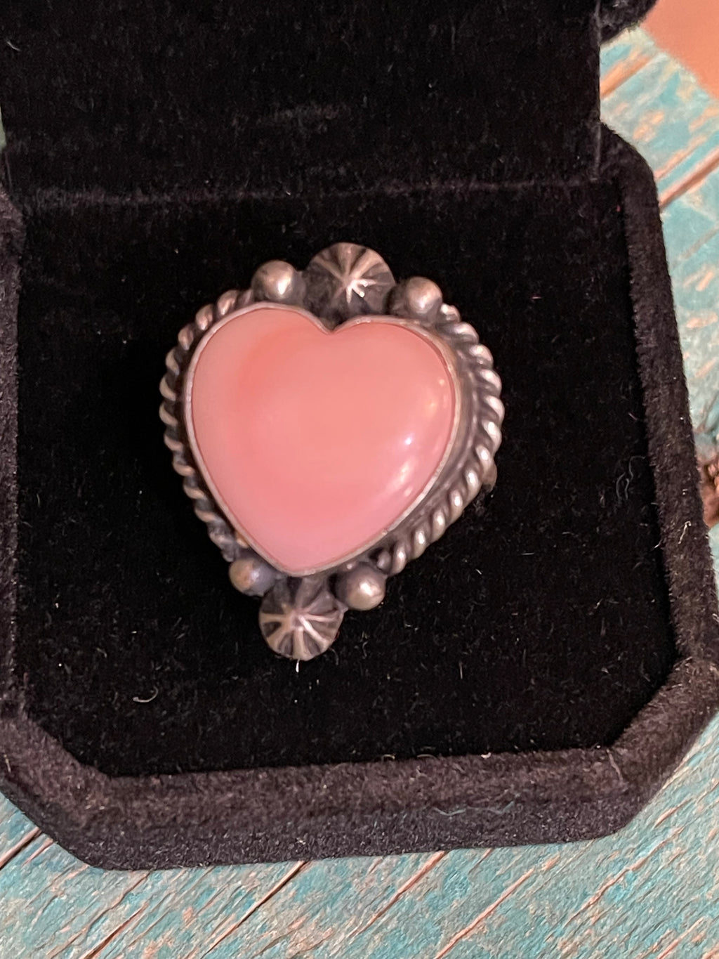 🔥SOLD in 12 Minutes!🔥CRAIGS SMOKIN’ HOT STEAL🔥Sterling Silver Navajo Handmade Pink Conch Adjustable Heart Ring🔥
