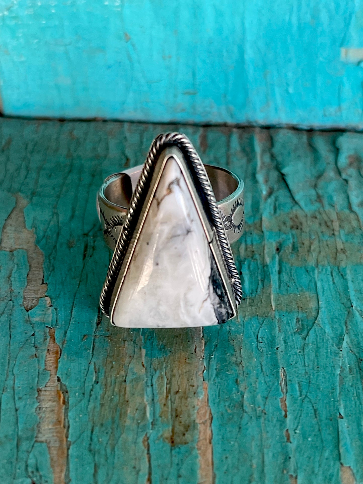 🔥CRAIGS SMOKIN’ HOT STEAL🔥Sterling Silver Navajo Handmade White Buffalo Ring - Size 8🔥