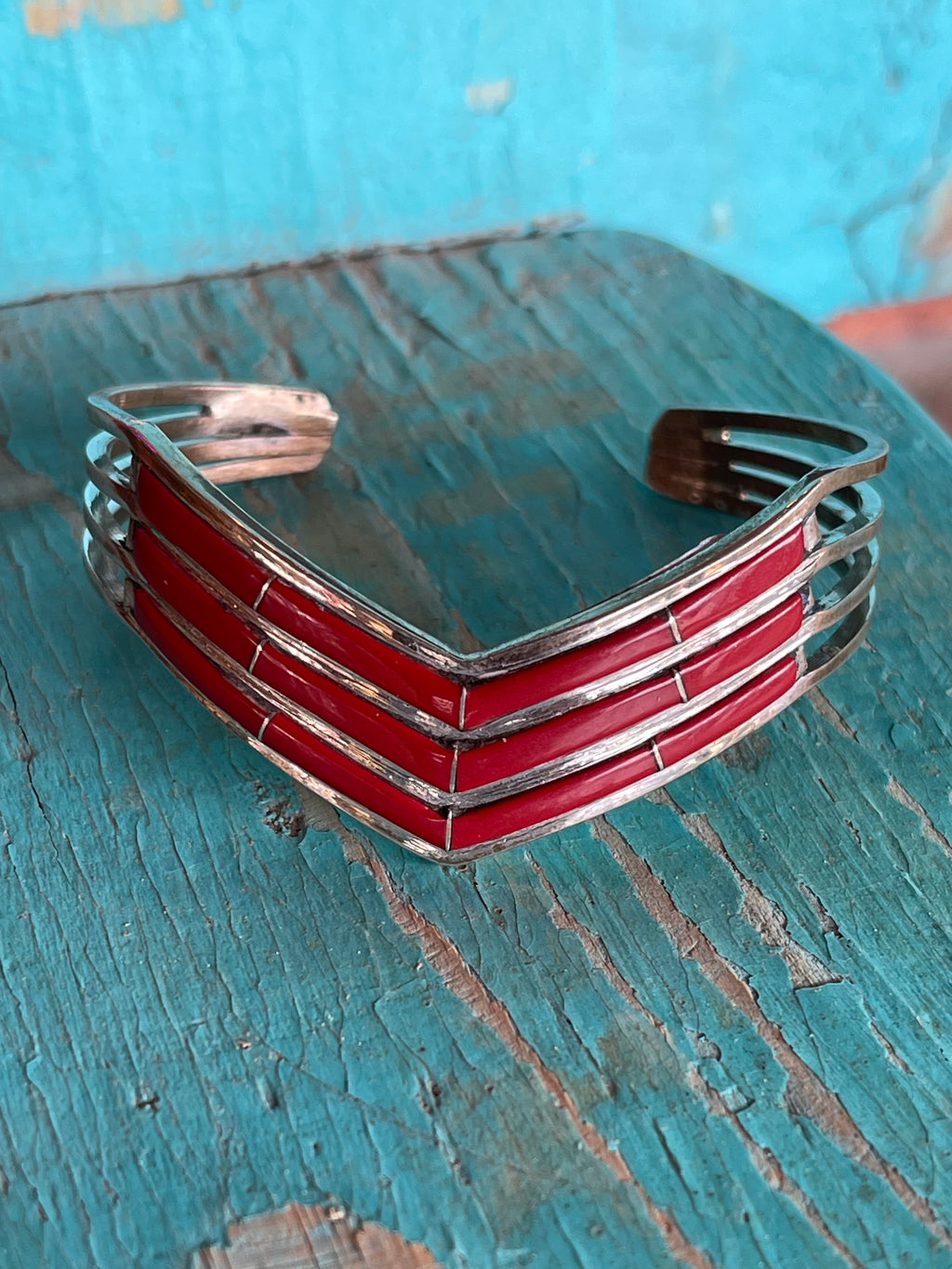 🔥CRAIGS SMOKIN’ HOT STEAL🔥Sterling Silver Navajo Handmade Red Coral Cuff🔥