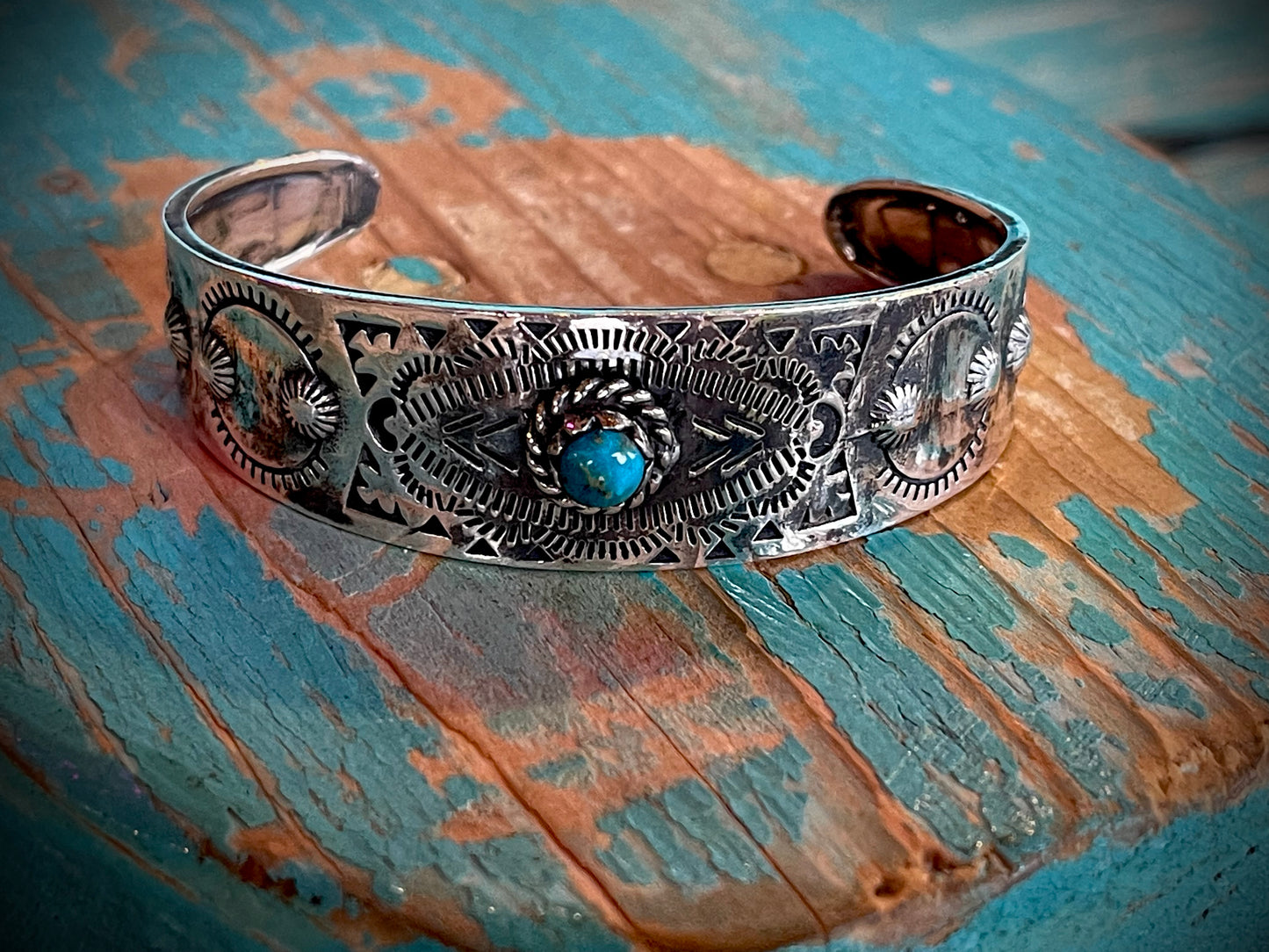 🔥CRAIGS SMOKIN’ HOT STEAL🔥Sterling Silver Navajo Handmade Kingman Turquoise Stamped Vintage Cuff🔥