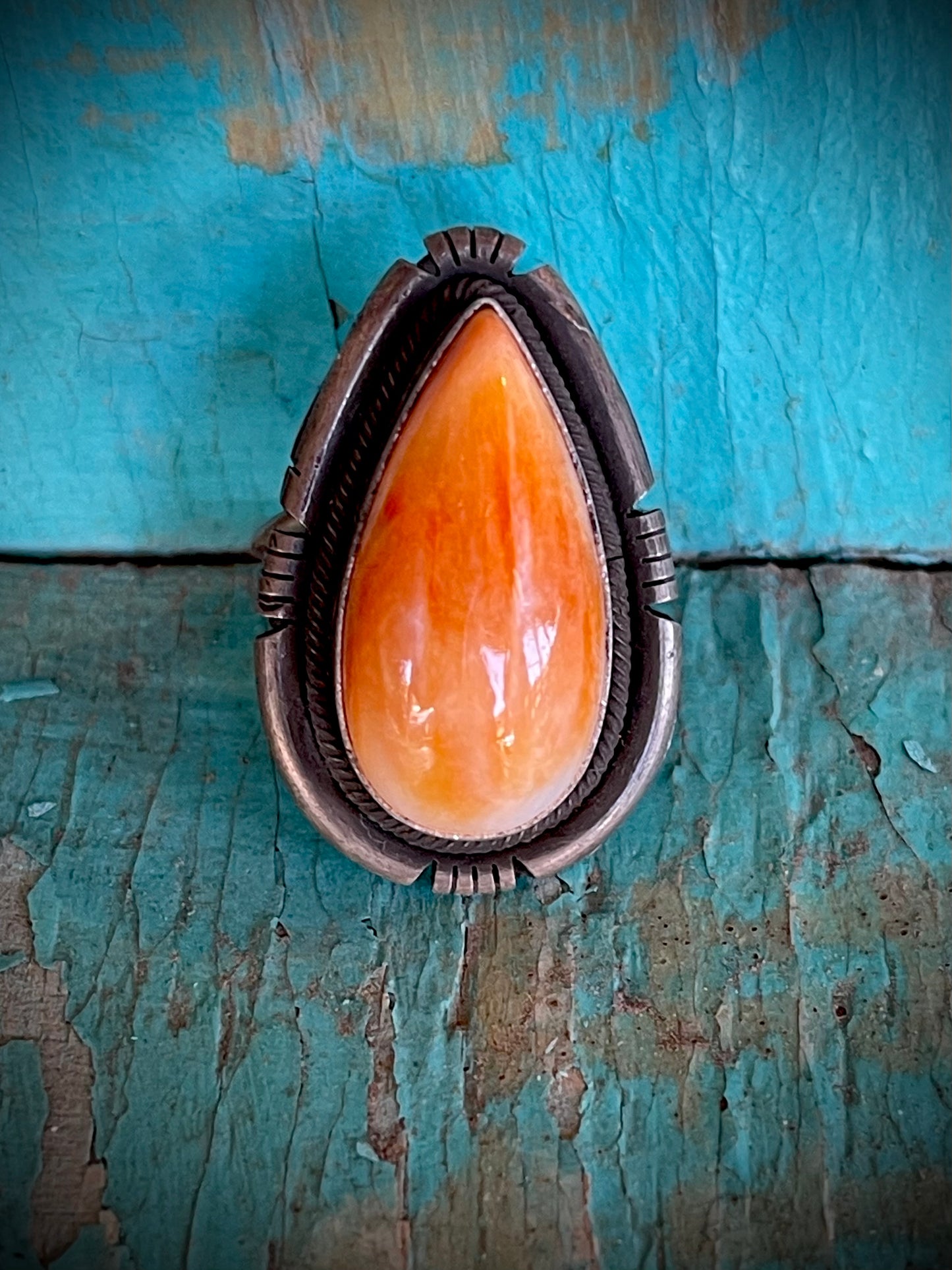 🔥CRAIGS SMOKIN’ HOT STEAL🔥Sterling Silver Navajo Handmade Orange Spiny Oyster Ring - Size 7🔥