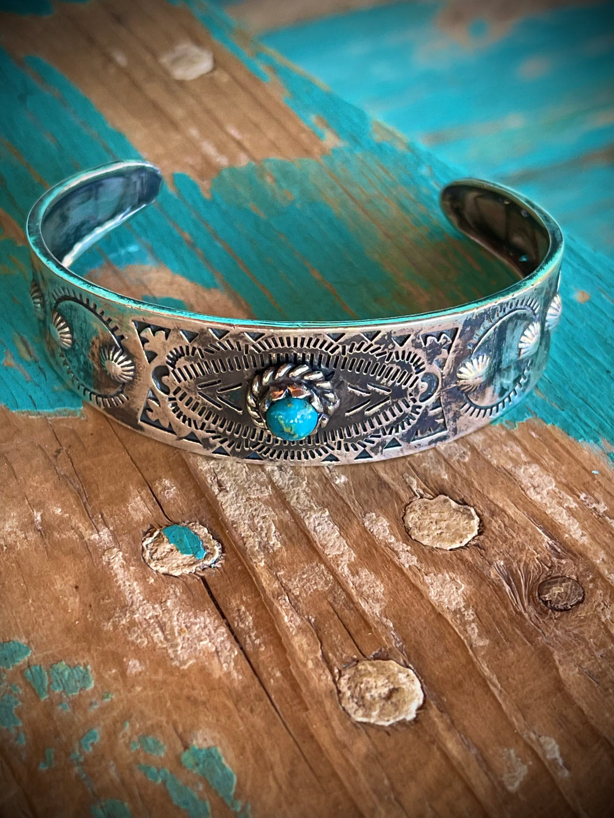 🔥CRAIGS SMOKIN’ HOT STEAL🔥Sterling Silver Navajo Handmade Kingman Turquoise Stamped Vintage Cuff🔥