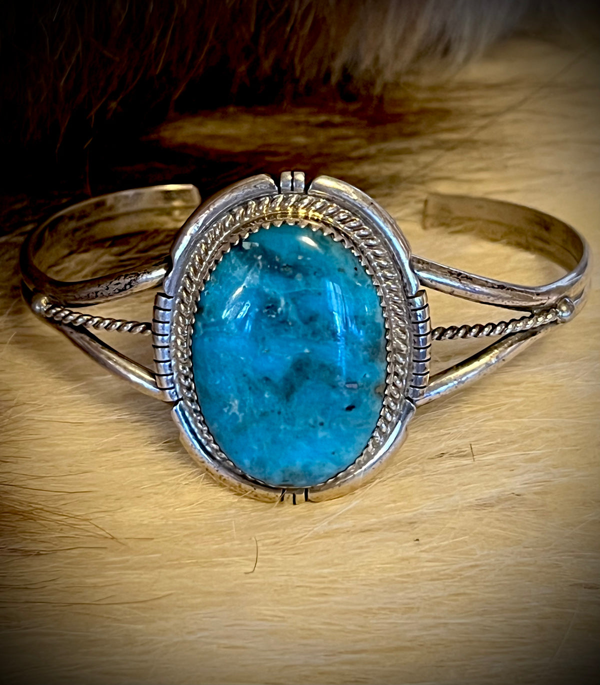 🔥CRAIGS SMOKIN’ HOT STEAL🔥Sterling Silver Navajo Handmade Kingman Turquoise Cuff🔥