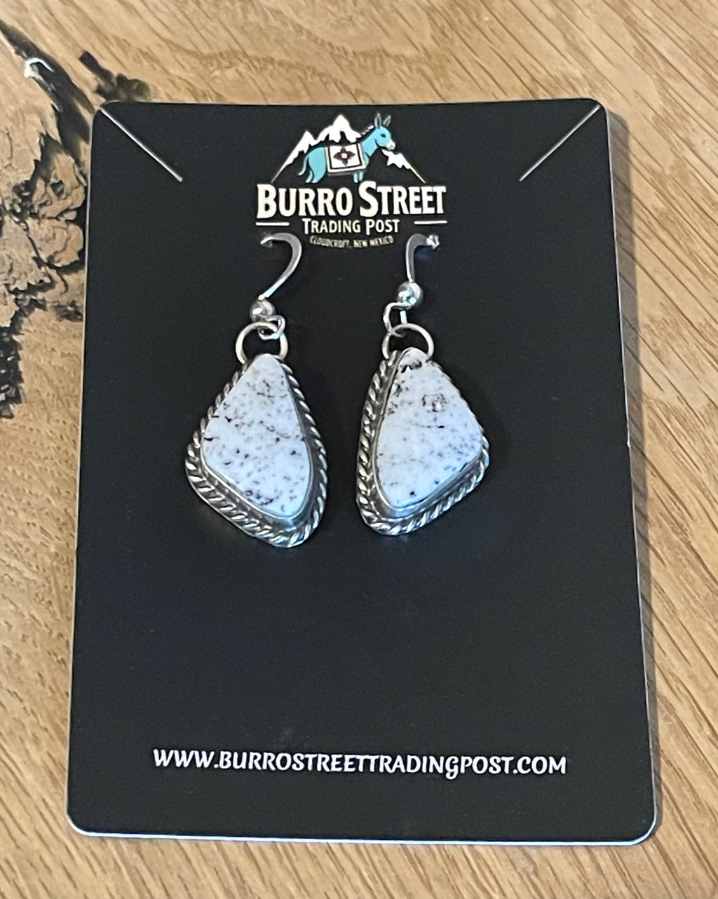 🔥CRAIGS SMOKIN’ HOT STEAL🔥 Sterling Silver Navajo Handmade White Buffalo French Hook Earrings🔥