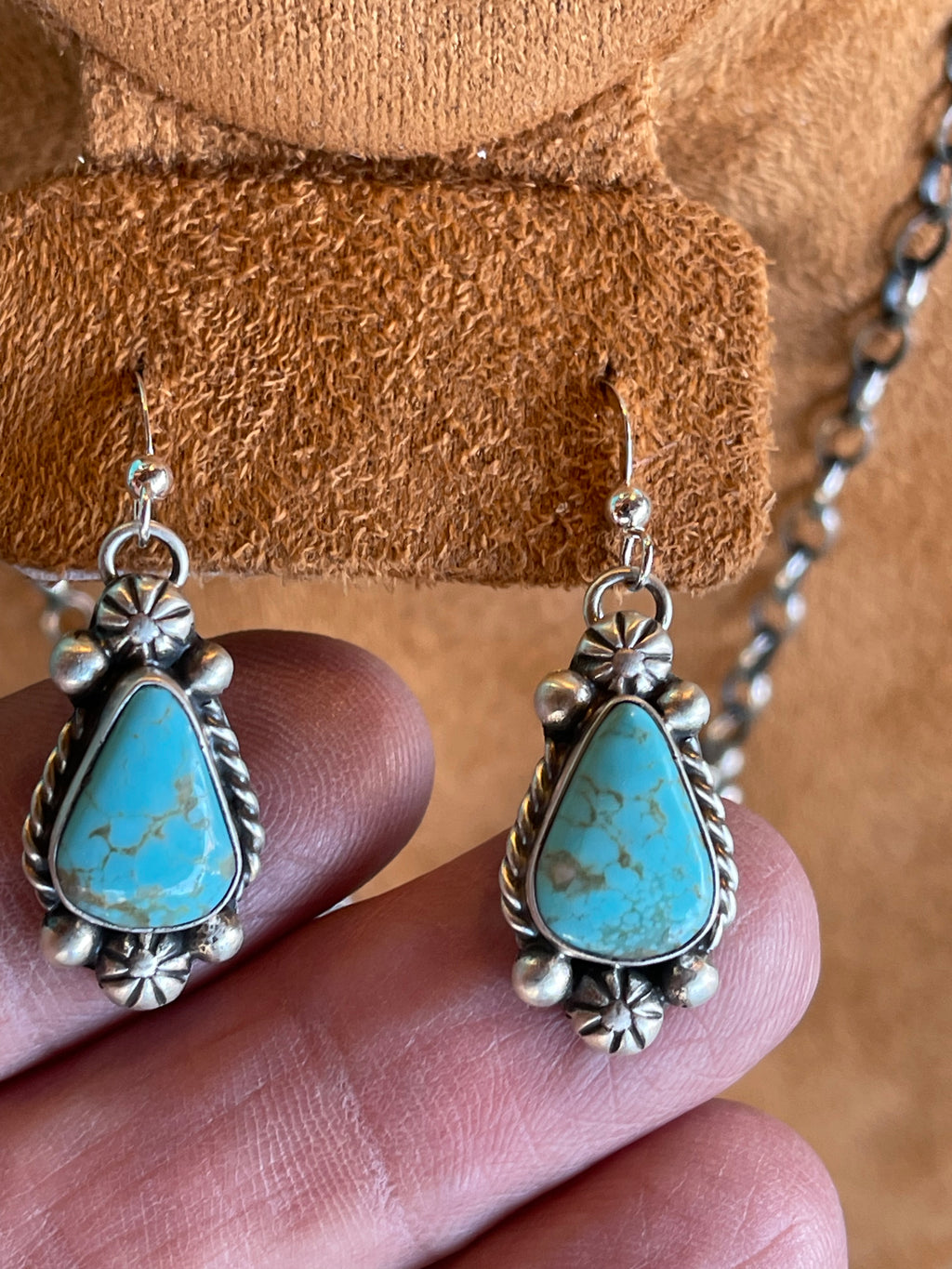 🔥SOLD🔥CRAIGS SMOKIN’ HOT STEAL🔥 Sterling Silver Navajo Handmade Kingman Turquoise Lariat Earring Set🔥