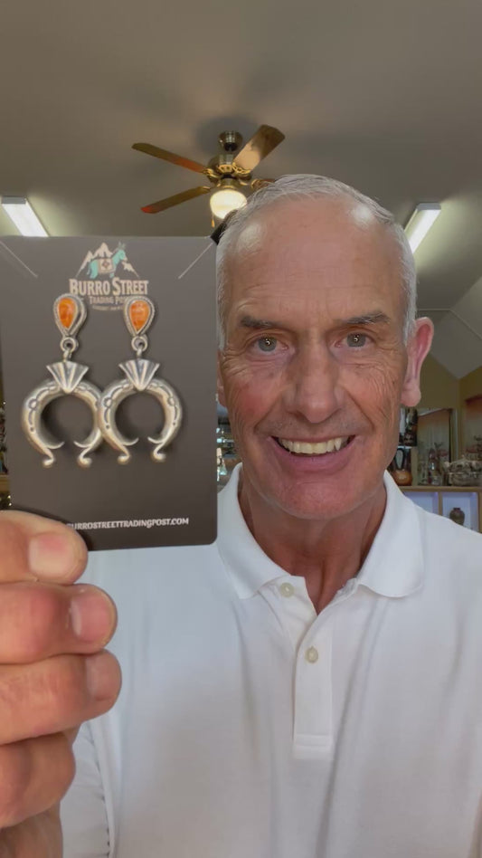 🔥CRAIGS SMOKIN’ HOT STEAL🔥 Sterling Silver Navajo Handmade Orange Spiny Oyster Naja Post Earrings🔥