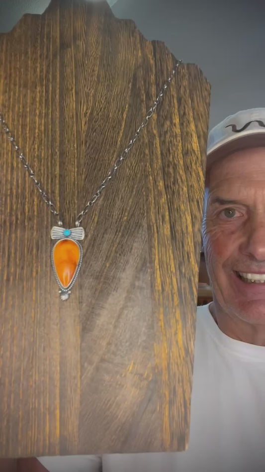 🔥CRAIG’S SMOKIN’ HOT STEAL🔥Sterling Silver Navajo Handmade Orange Spiny Oyster and Kingman Turquoise 18” Necklace🔥